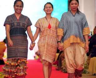 น้อมนำพระดำริ-“ผ้าไทยใส่ให้สนุก”-สมาคมแม่บ้านมหาดไทยจับมือกระทรวงมหาดไทย 